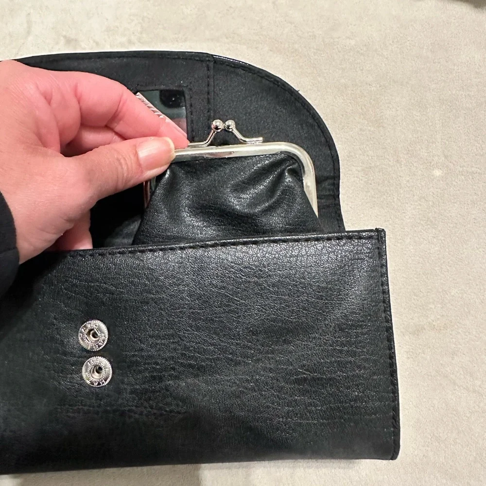 Black clutch/wallet - Picture 3 of 5